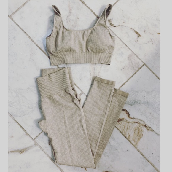 Tan lounge set - Picture 4 of 4